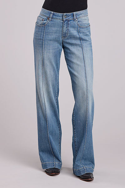 Stetson 675 Mid-Rise Wide Leg Jean in Medium Wash