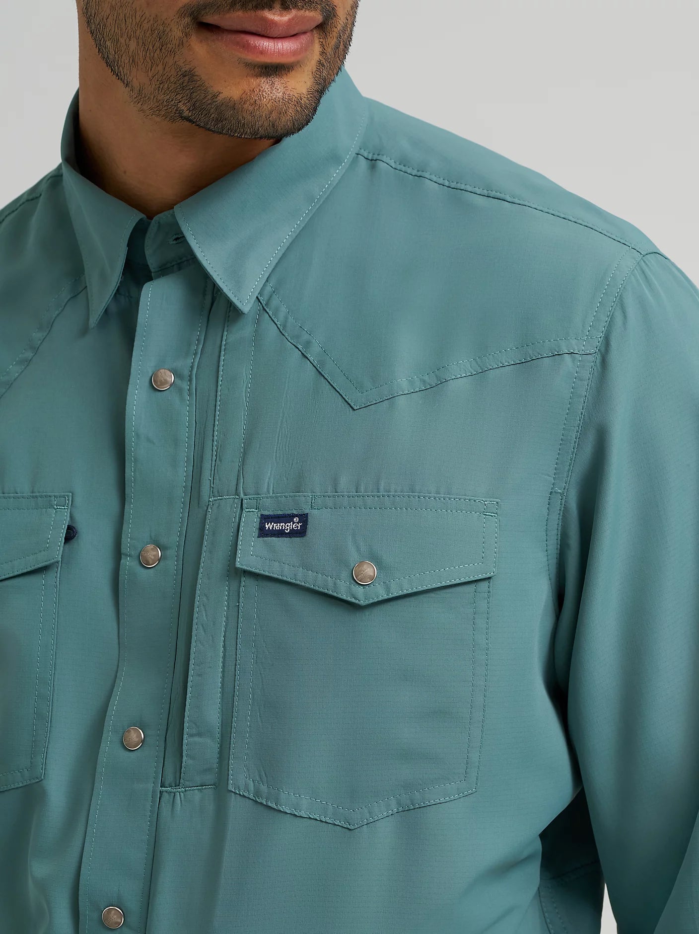 Wrangler Performance Snap Long Sleeve Solid Shirt in Pine
