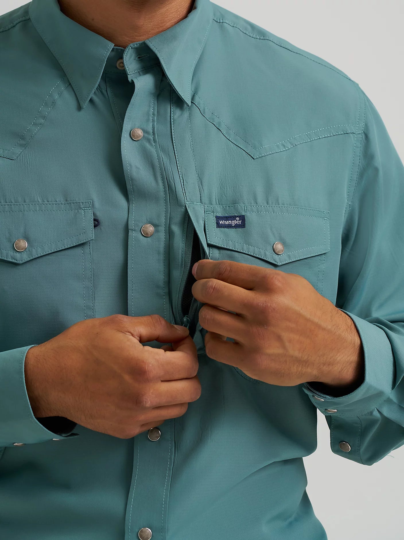 Wrangler Performance Snap Long Sleeve Solid Shirt in Pine