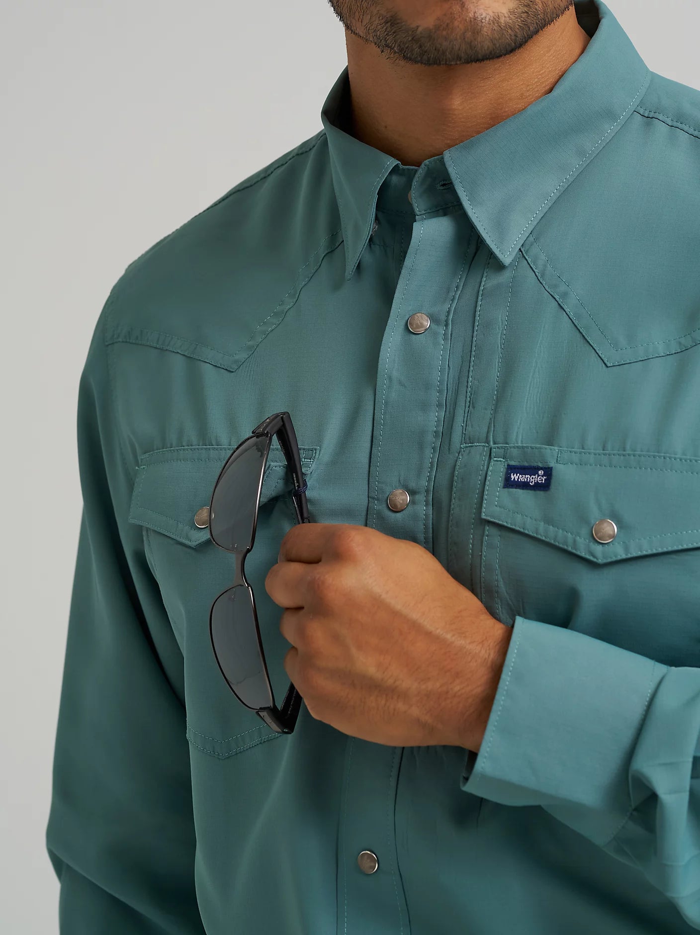 Wrangler Performance Snap Long Sleeve Solid Shirt in Pine