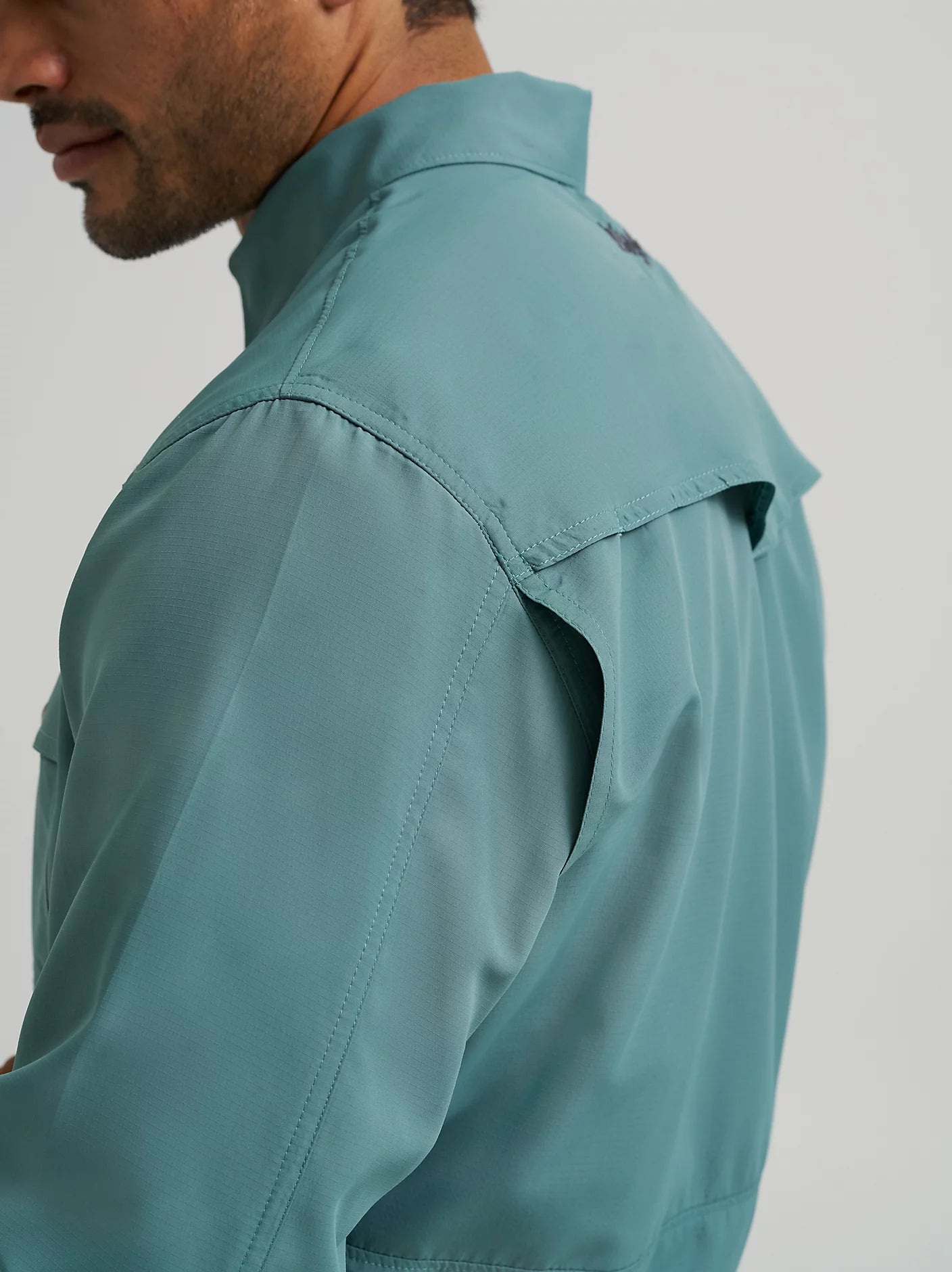 Wrangler Performance Snap Long Sleeve Solid Shirt in Pine
