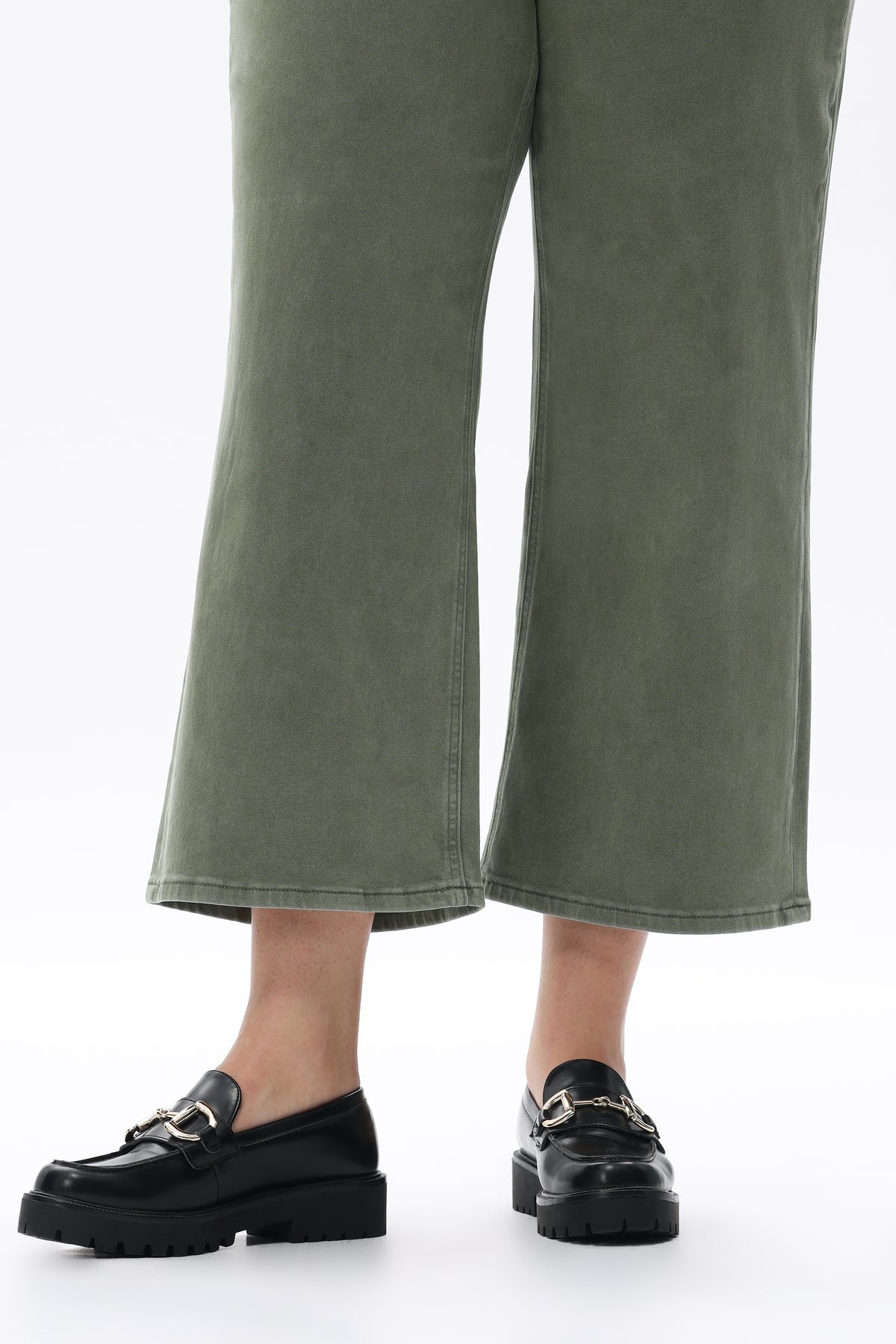 Bayeas Mid Rise Relaxed Cropped Straight Leg Pants in Green