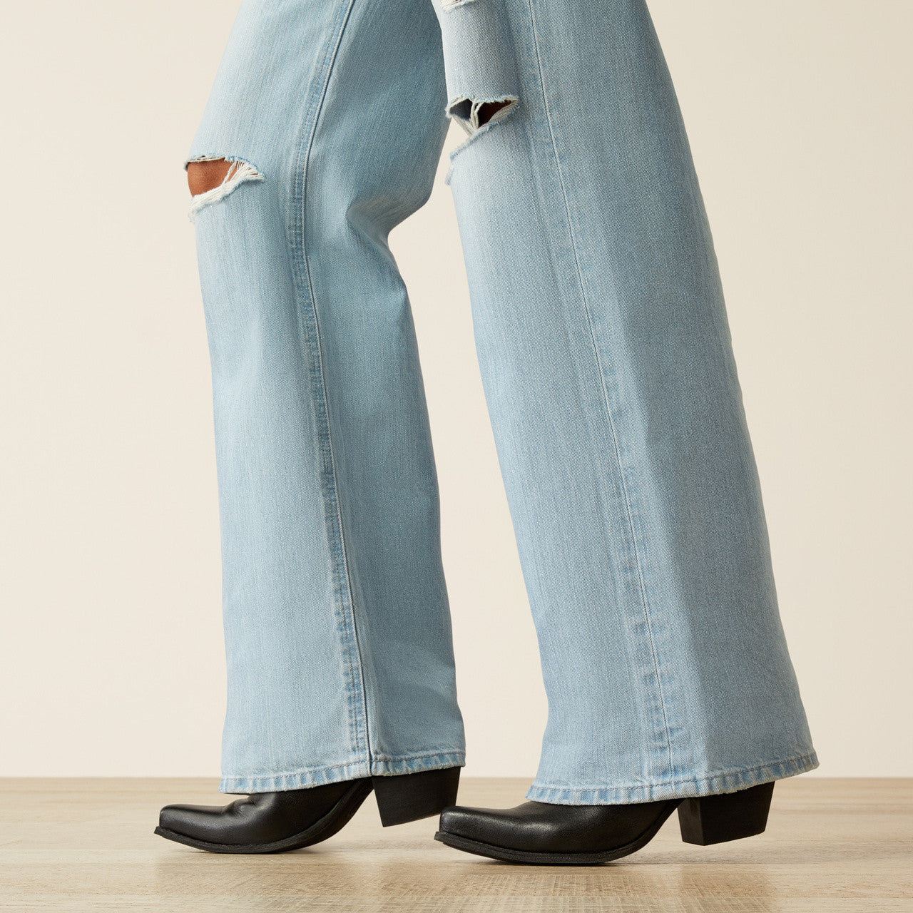 Ariat Zuma Ultra High-Rise Tomboy Wide Leg Jeans in Zuma
