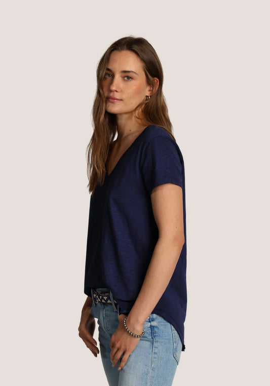 Dylan Deep V-Shirt Tail Tee in Navy
