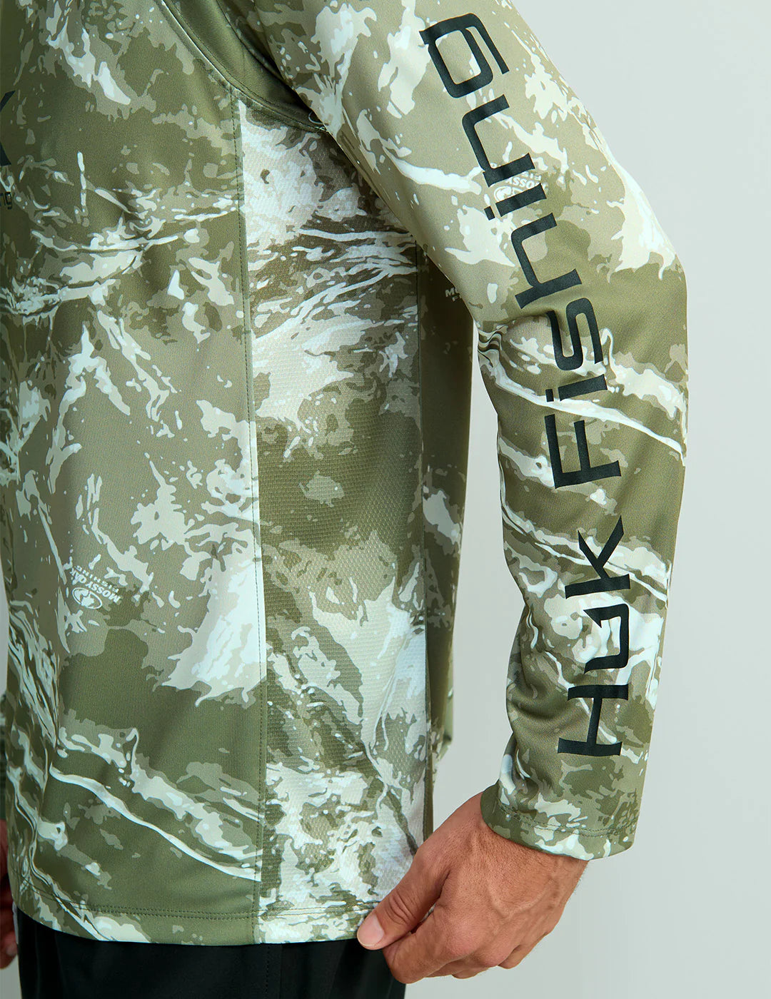 Huk Mossy Oak Pursuit Performance Crew in Mossy Oak Stormwater Freshwater