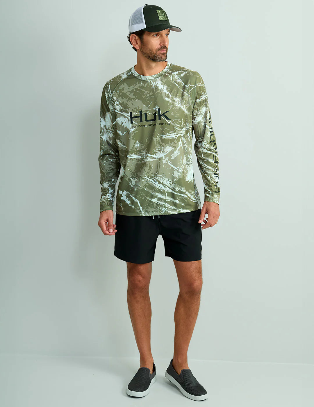 Huk Mossy Oak Pursuit Performance Crew in Mossy Oak Stormwater Freshwater