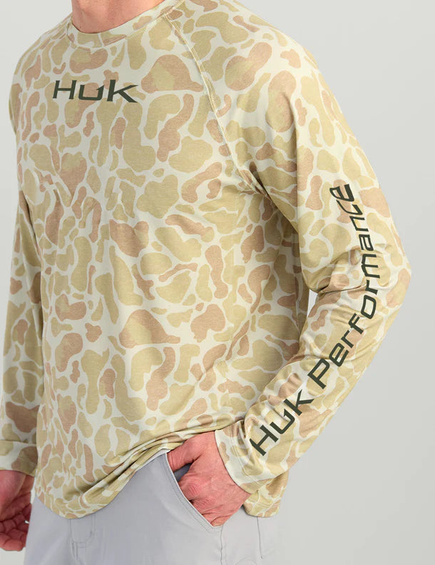 Huk Airweight KC Printed Crew in KC Sand Camo