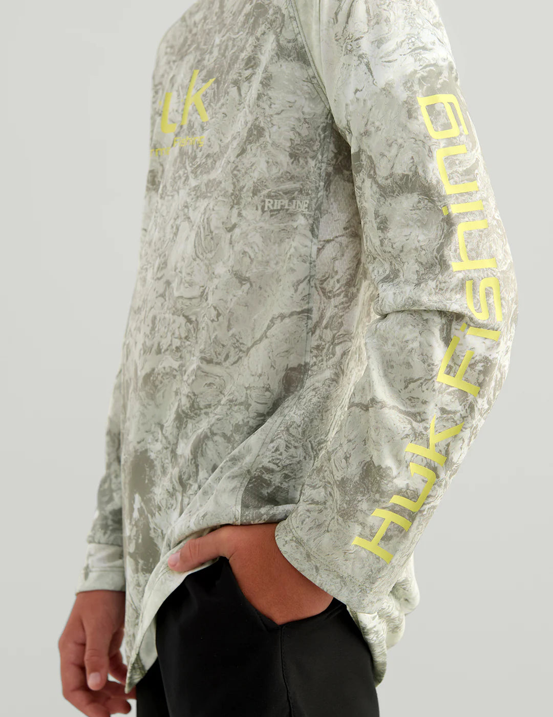 Huk Kids Pursuit Performance Crew in Mossy Oak Seagrass