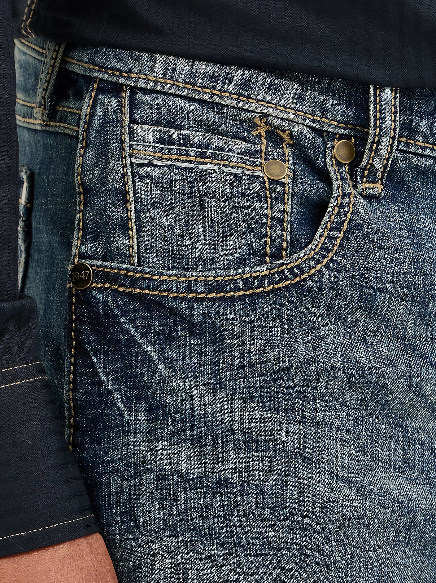 Wrangler Men's Retro Layton Slim Fit Bootcut Jean
