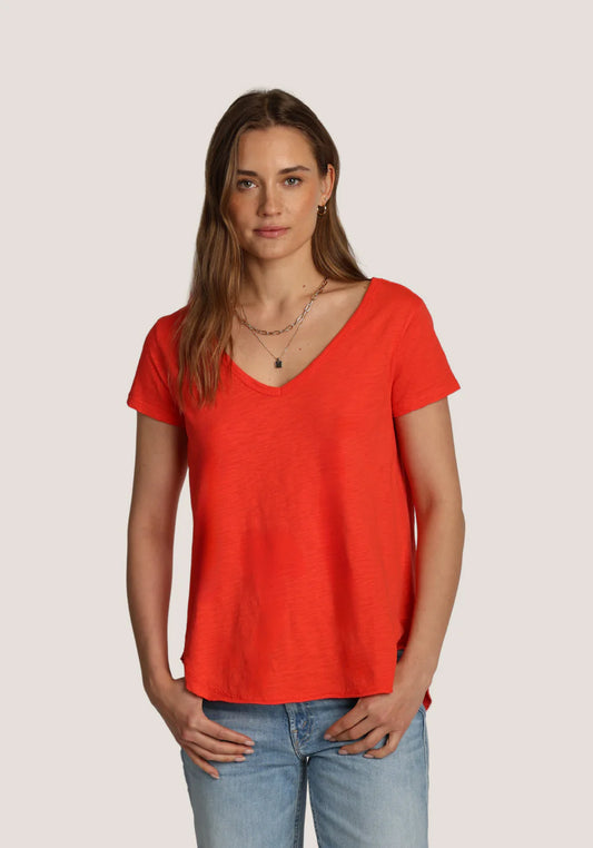 Dylan Deep V-Shirt Tail Tee in Poppy Red