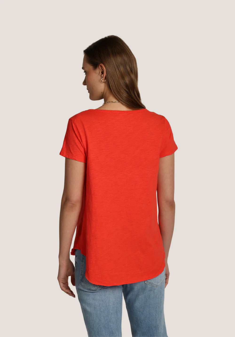 Dylan Deep V-Shirt Tail Tee in Poppy Red