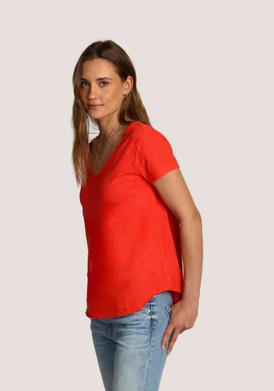 Dylan Deep V-Shirt Tail Tee in Poppy Red