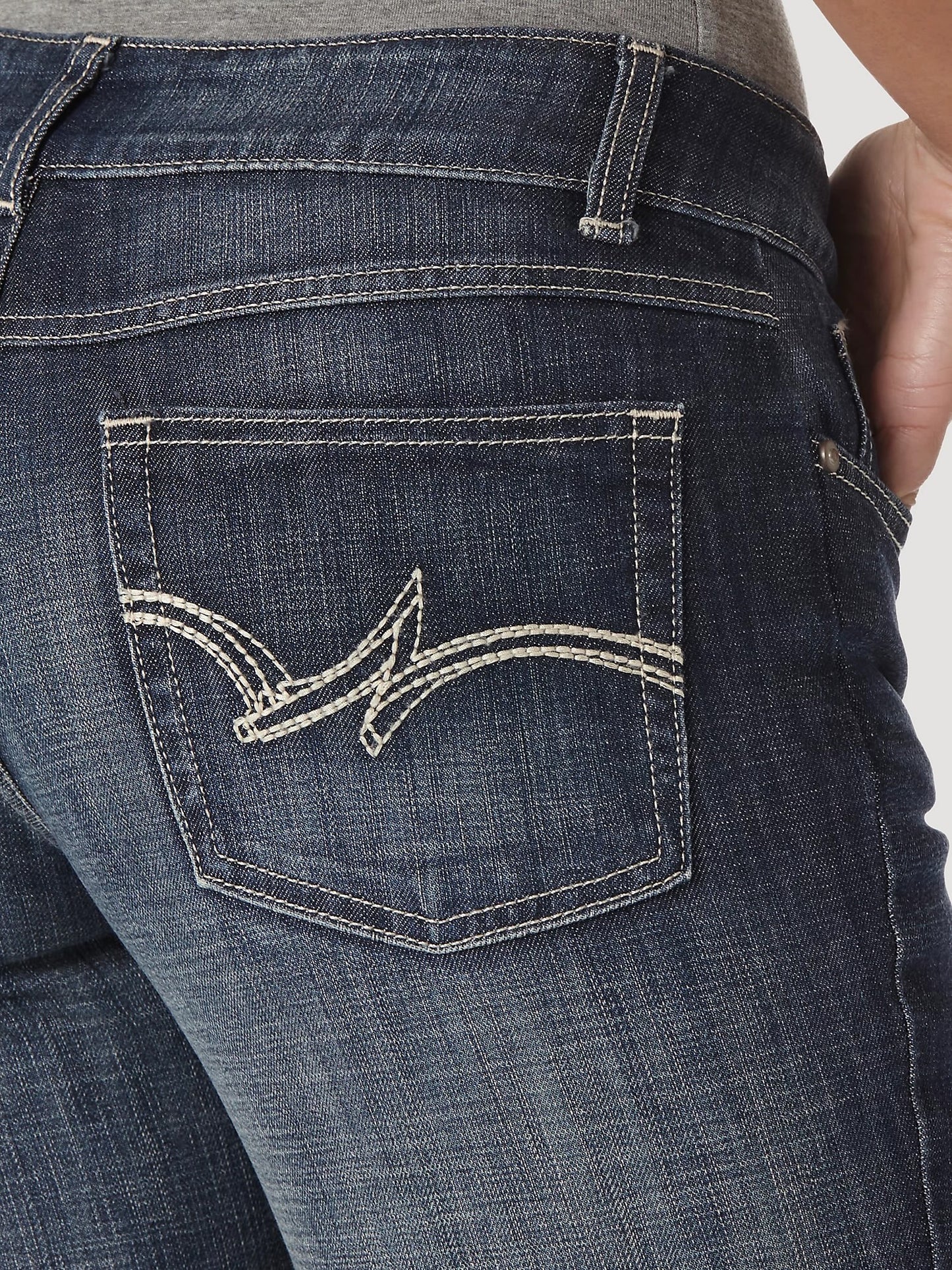 Wrangler Women's Straight Leg Jean in Medium Stonewash