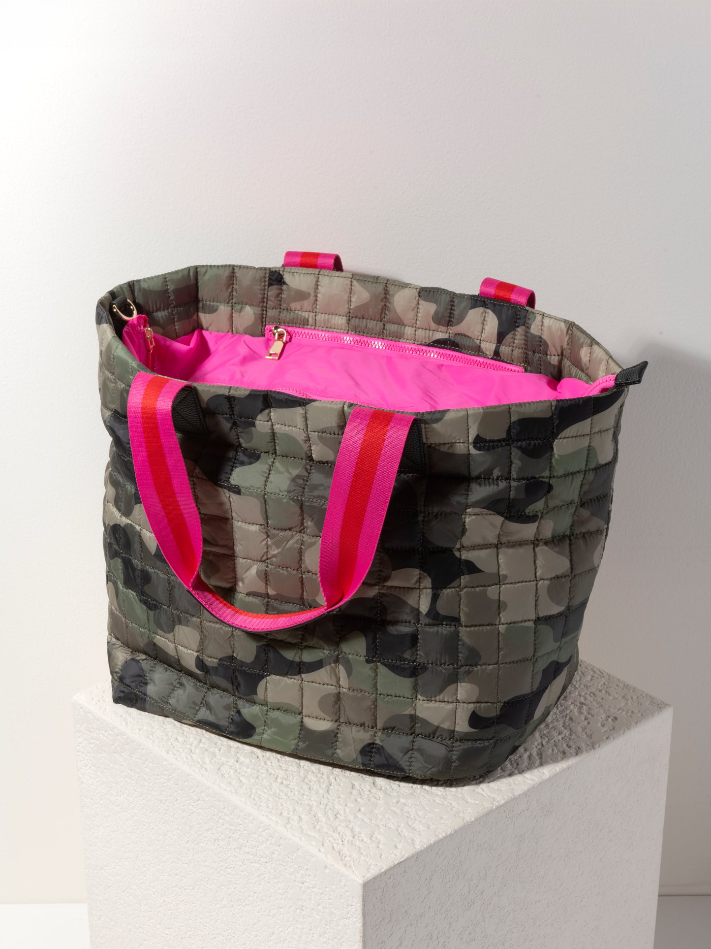 Shiraleah Ezra Quilted Nylon Travel Tote in Camo