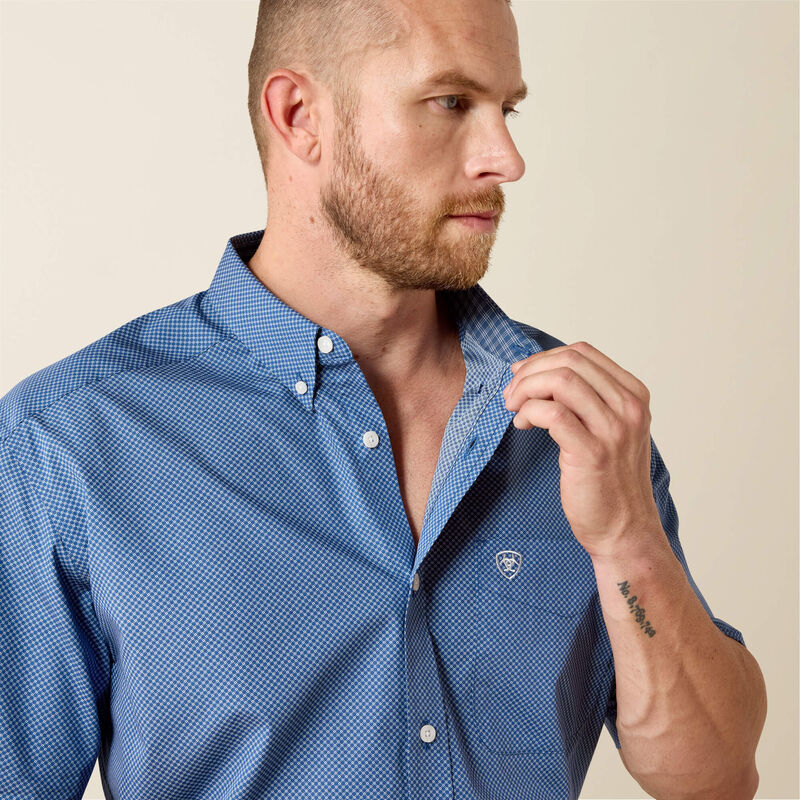 Ariat Wrinkle Free Case Classic Fit Shirt in Ensign Blue Geo Print