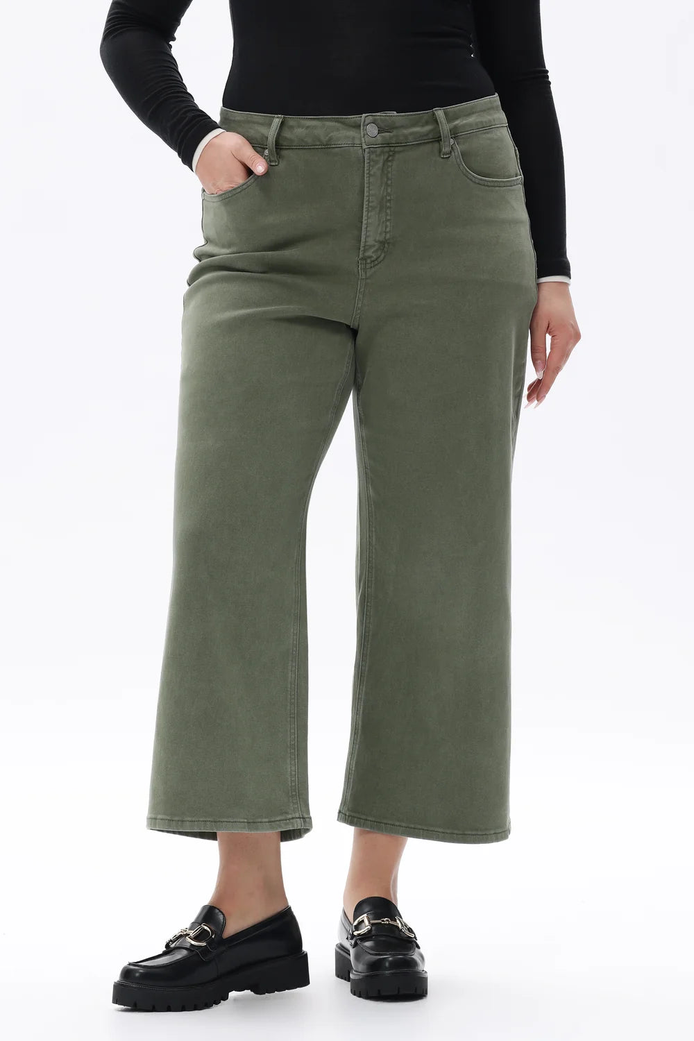Bayeas Mid Rise Relaxed Cropped Straight Leg Pants in Green