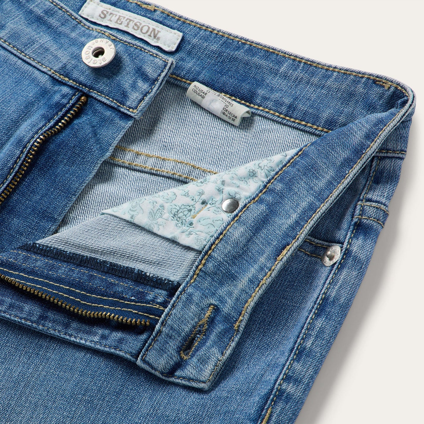 Stetson 751 High-Rise Wide Leg Jean in Light Wash