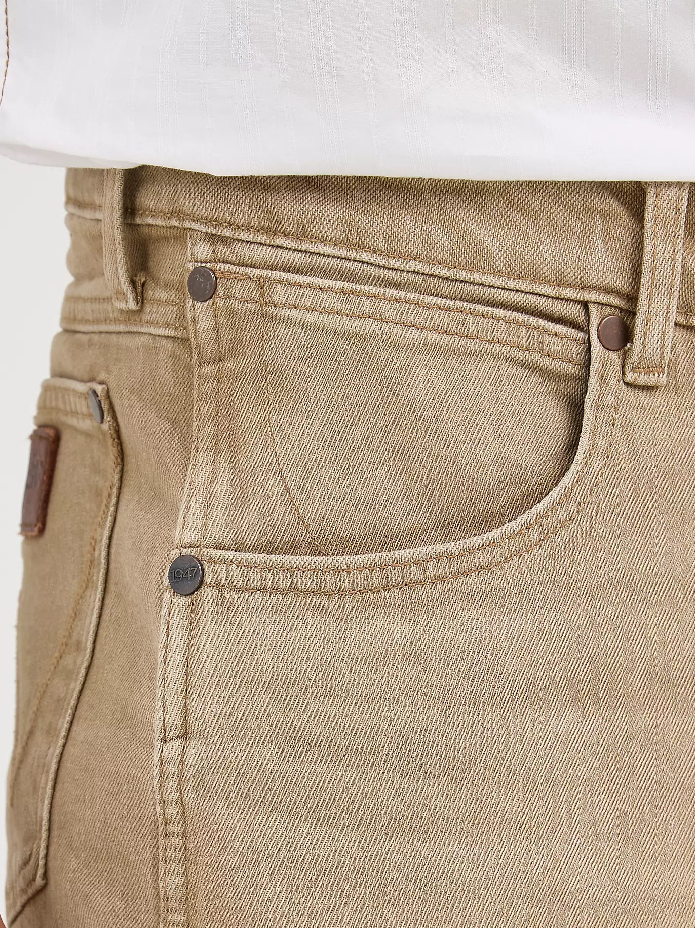 Wrangler Men's Wrangler Retro® Slim Fit Straight Leg Jean in Saddle