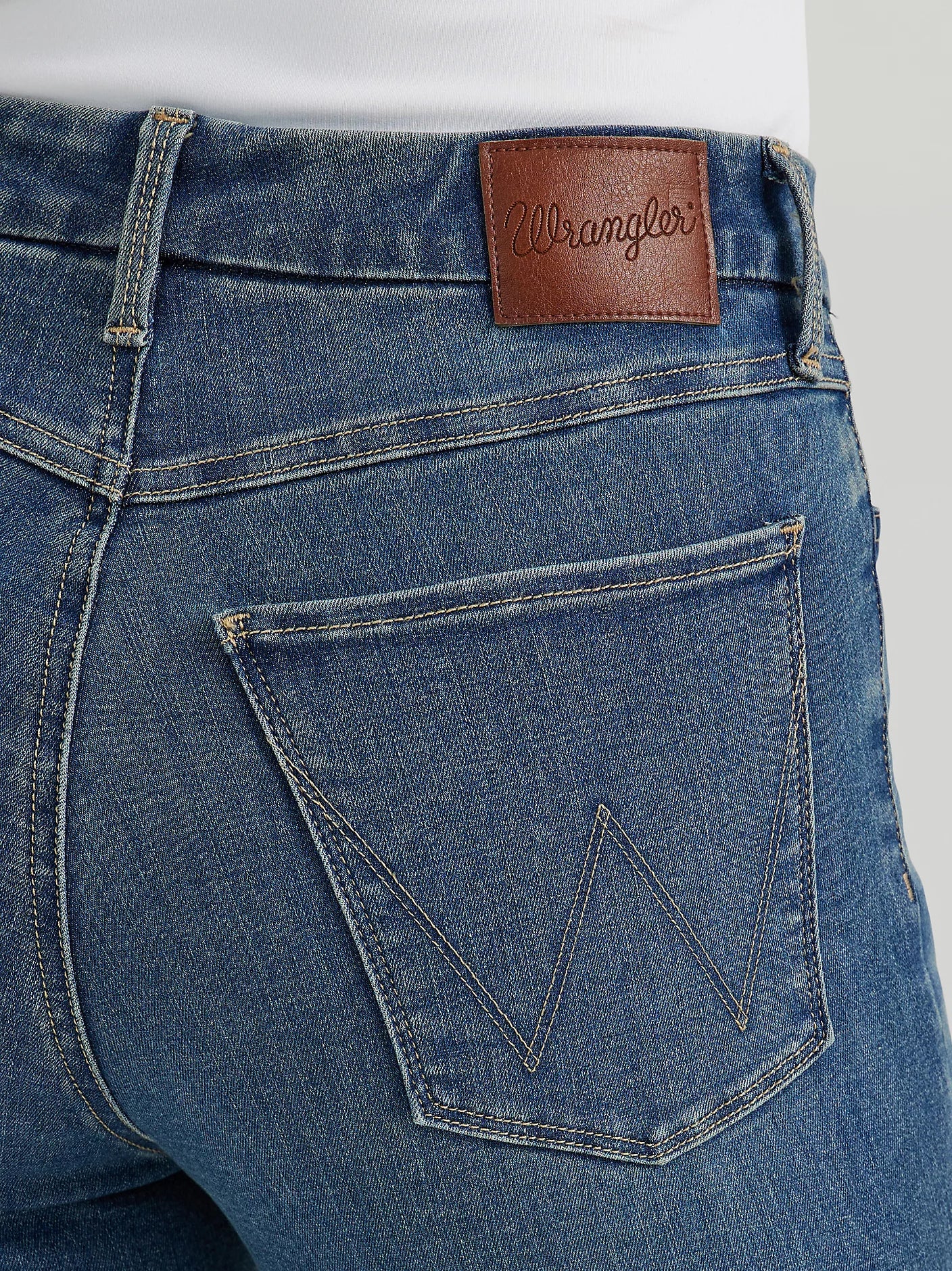 Wrangler Bespoke High Rise Bootcut Jean in Ada