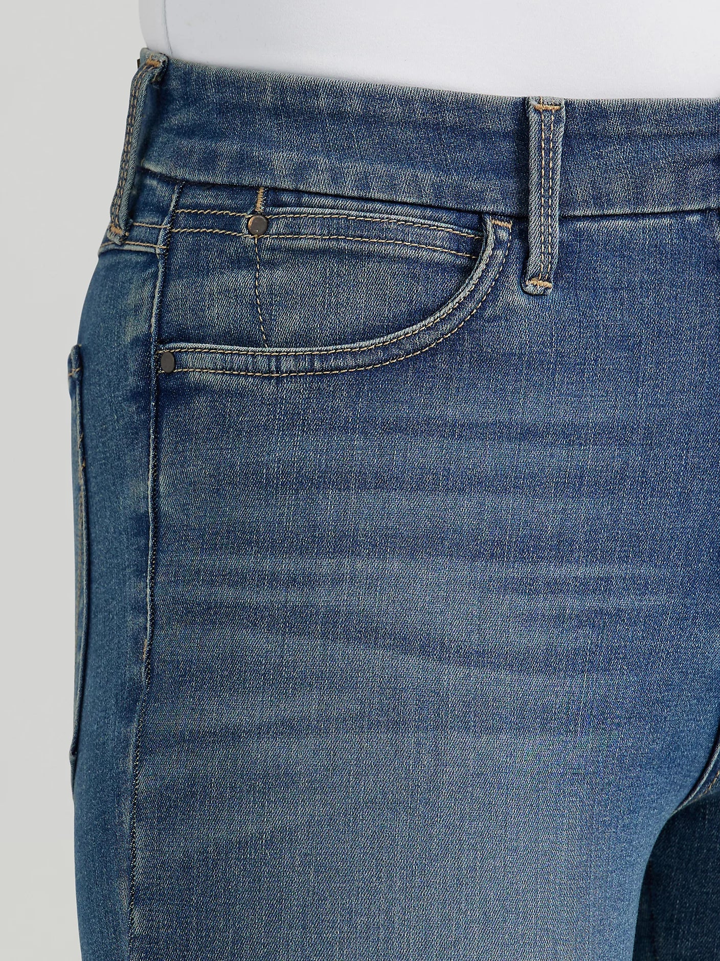 Wrangler Bespoke High Rise Bootcut Jean in Ada