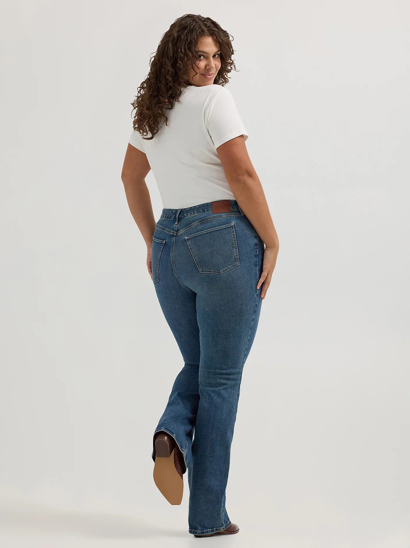 Wrangler Bespoke High Rise Bootcut Jean in Ada