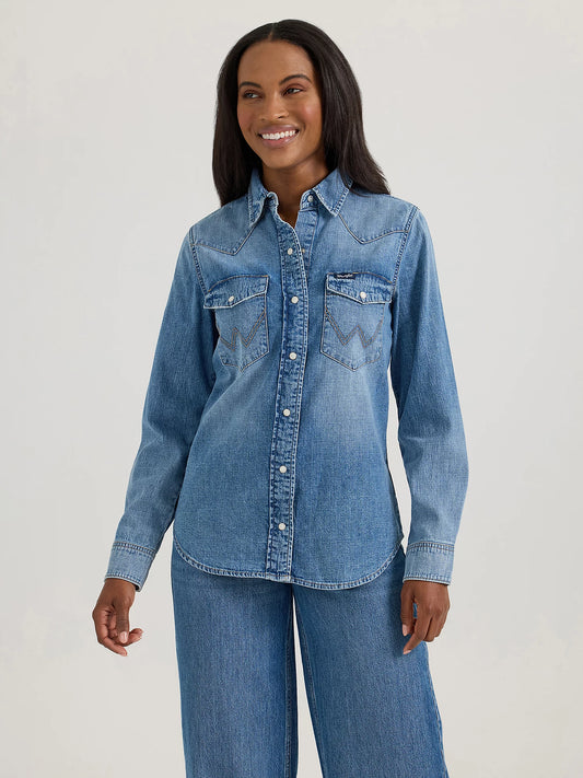 Wrangler Women's Classic Denim Slim Mid Wash Western Snap Shirt