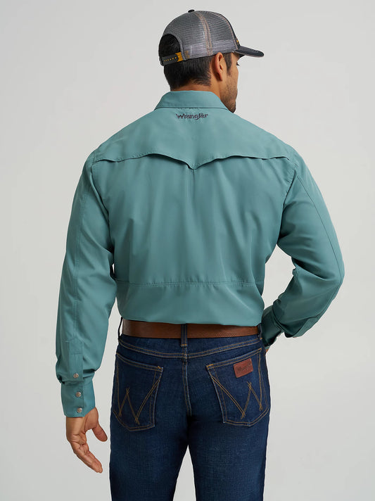 Wrangler Performance Snap Long Sleeve Solid Shirt in Pine