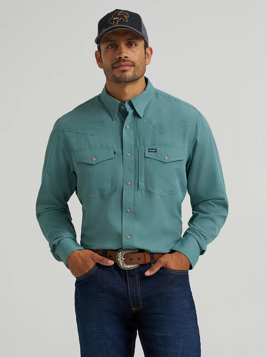 Wrangler Performance Snap Long Sleeve Solid Shirt in Pine