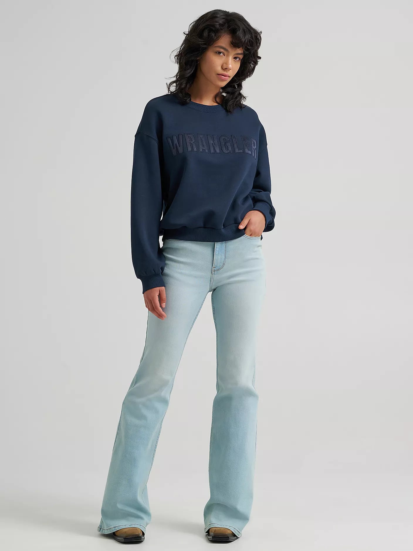 Wrangler Women's Logo Canyon Crew Pullover in Dark Sapphire