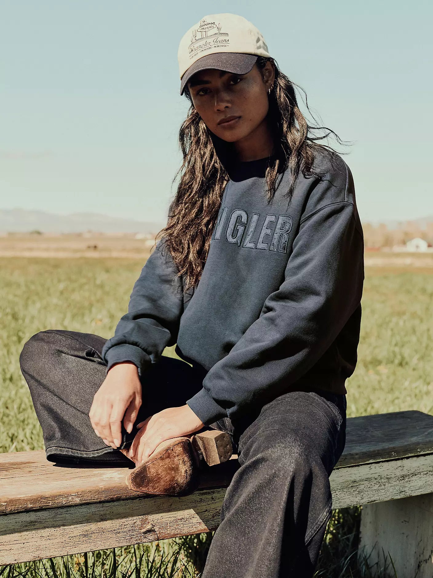 Wrangler Women's Logo Canyon Crew Pullover in Dark Sapphire