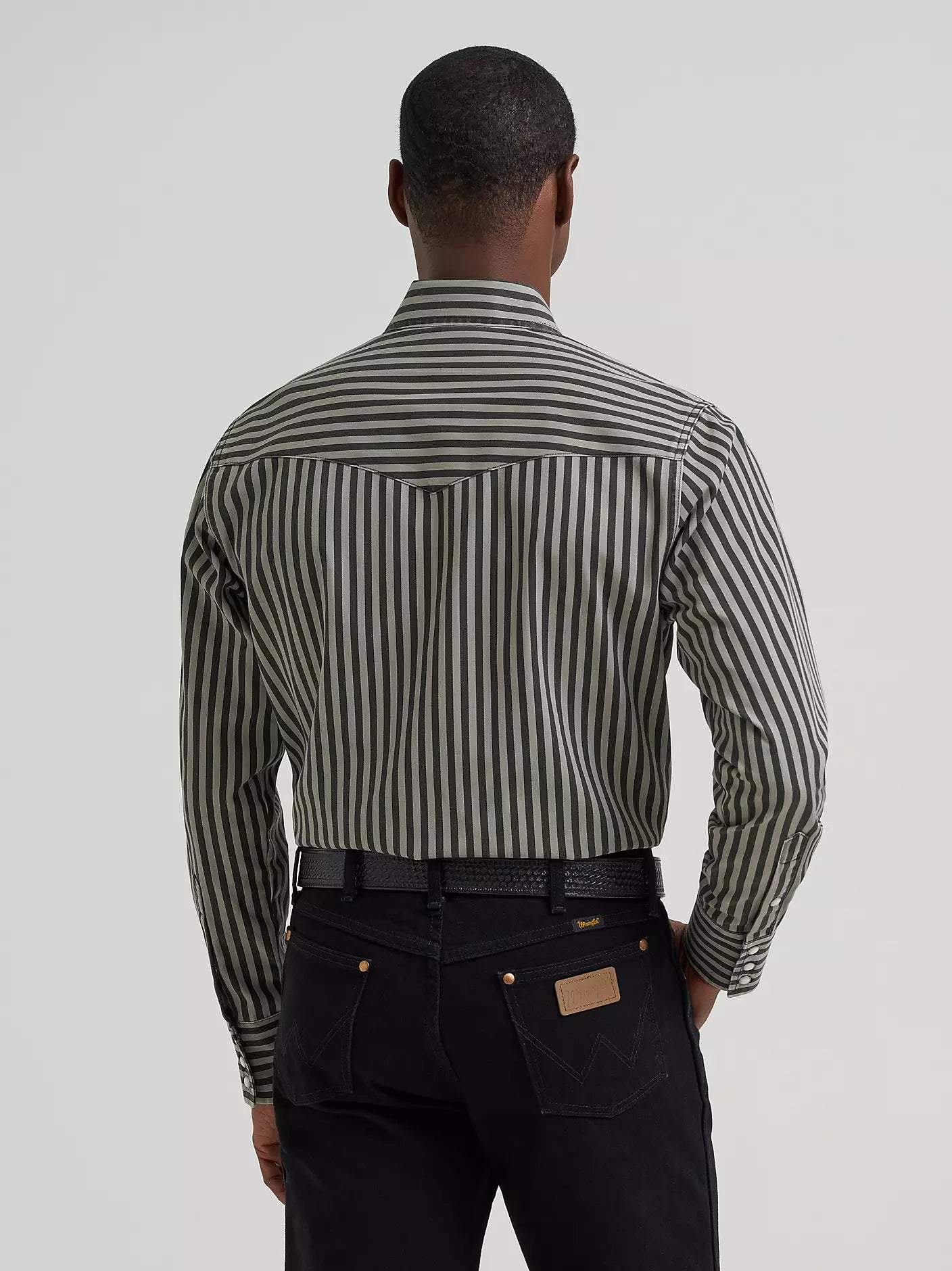 Wrangler Vintage-Inspired Brushpopper Western Snap Workshirt in Smoky Stripes
