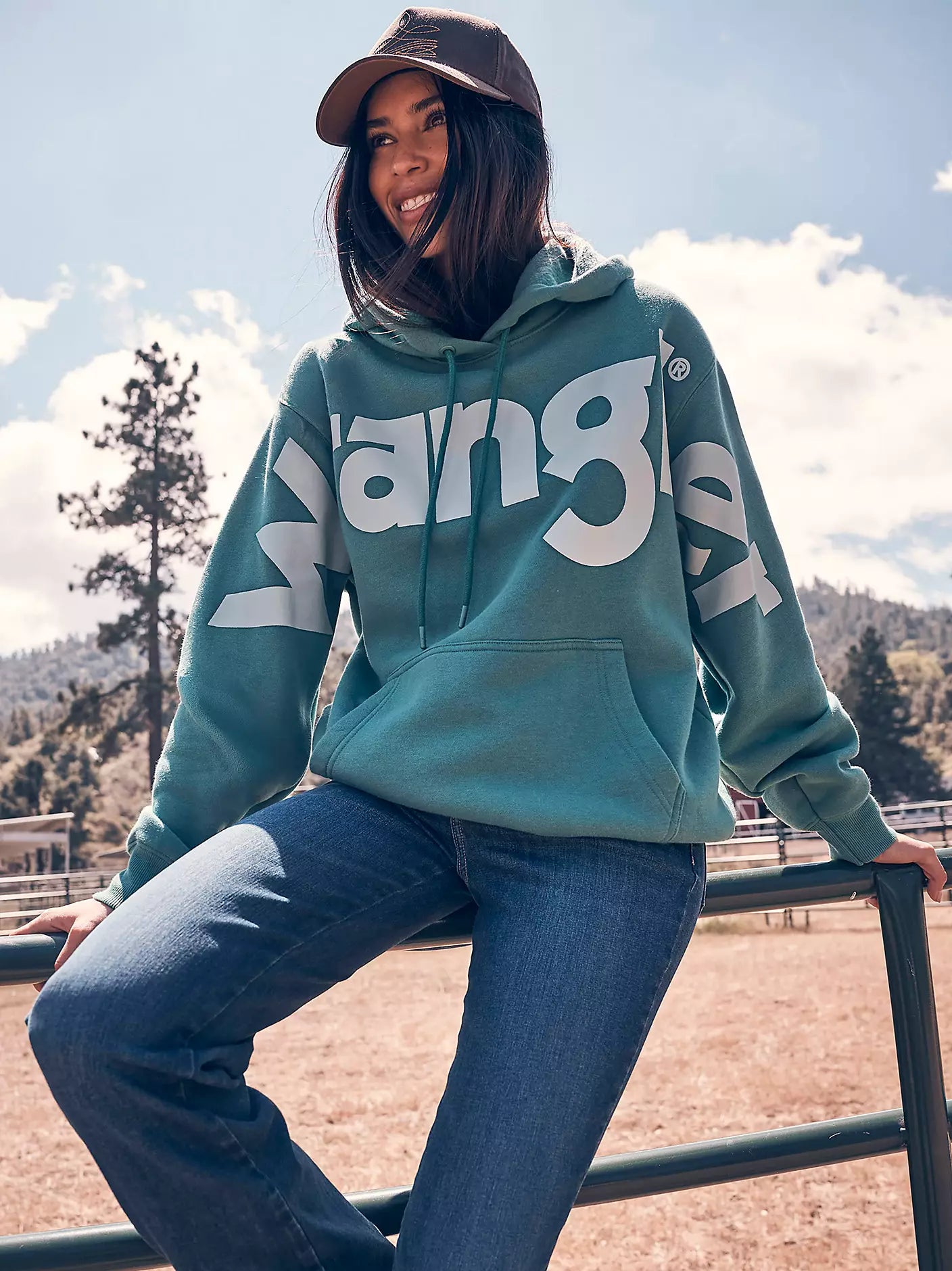 Wrangler Women’s Wrangler Wide Open Spaces Logo Hoodie in Teal Dream