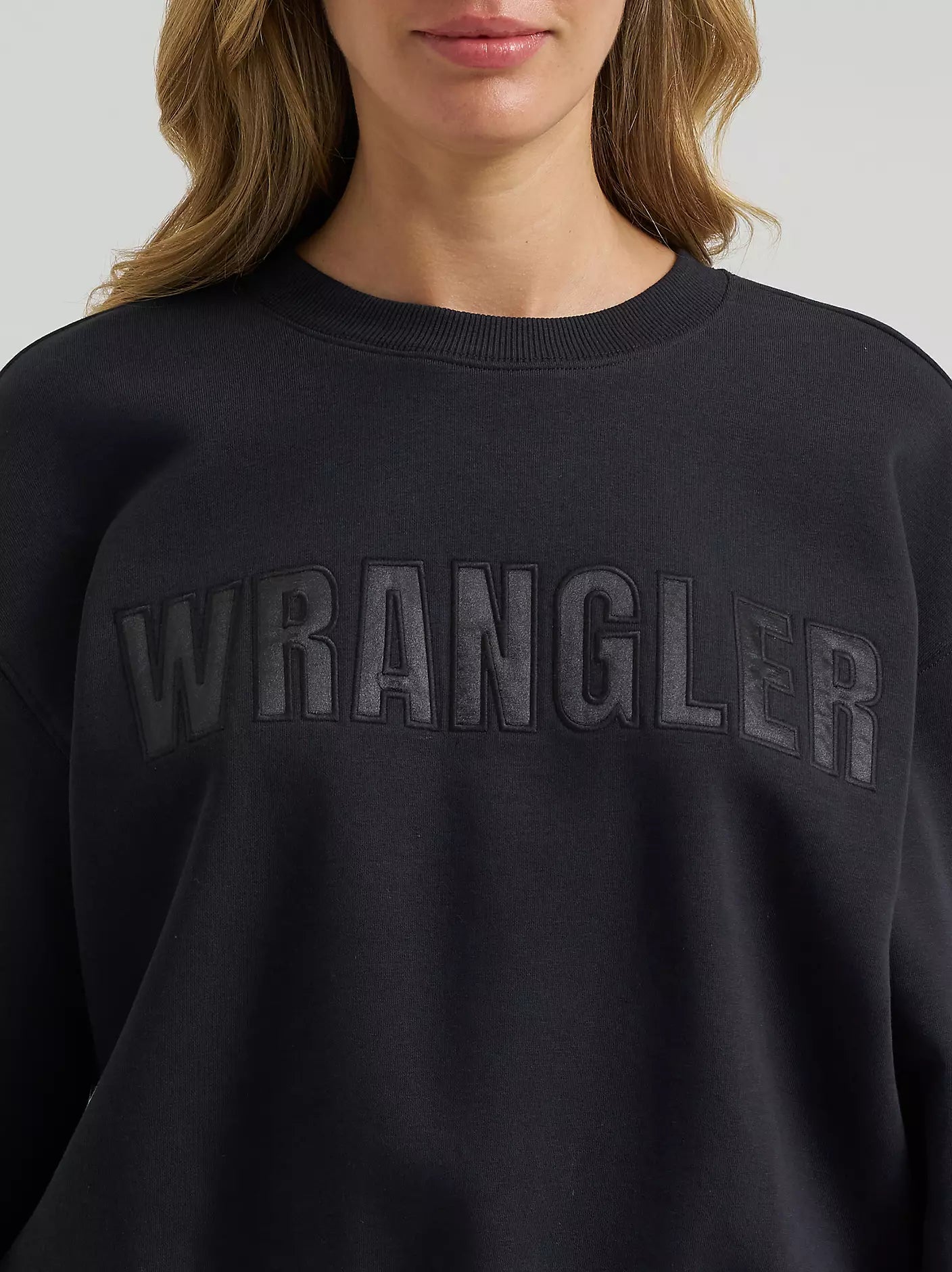 Wrangler Women's Logo Canyon Crew Pullover in Black Beauty