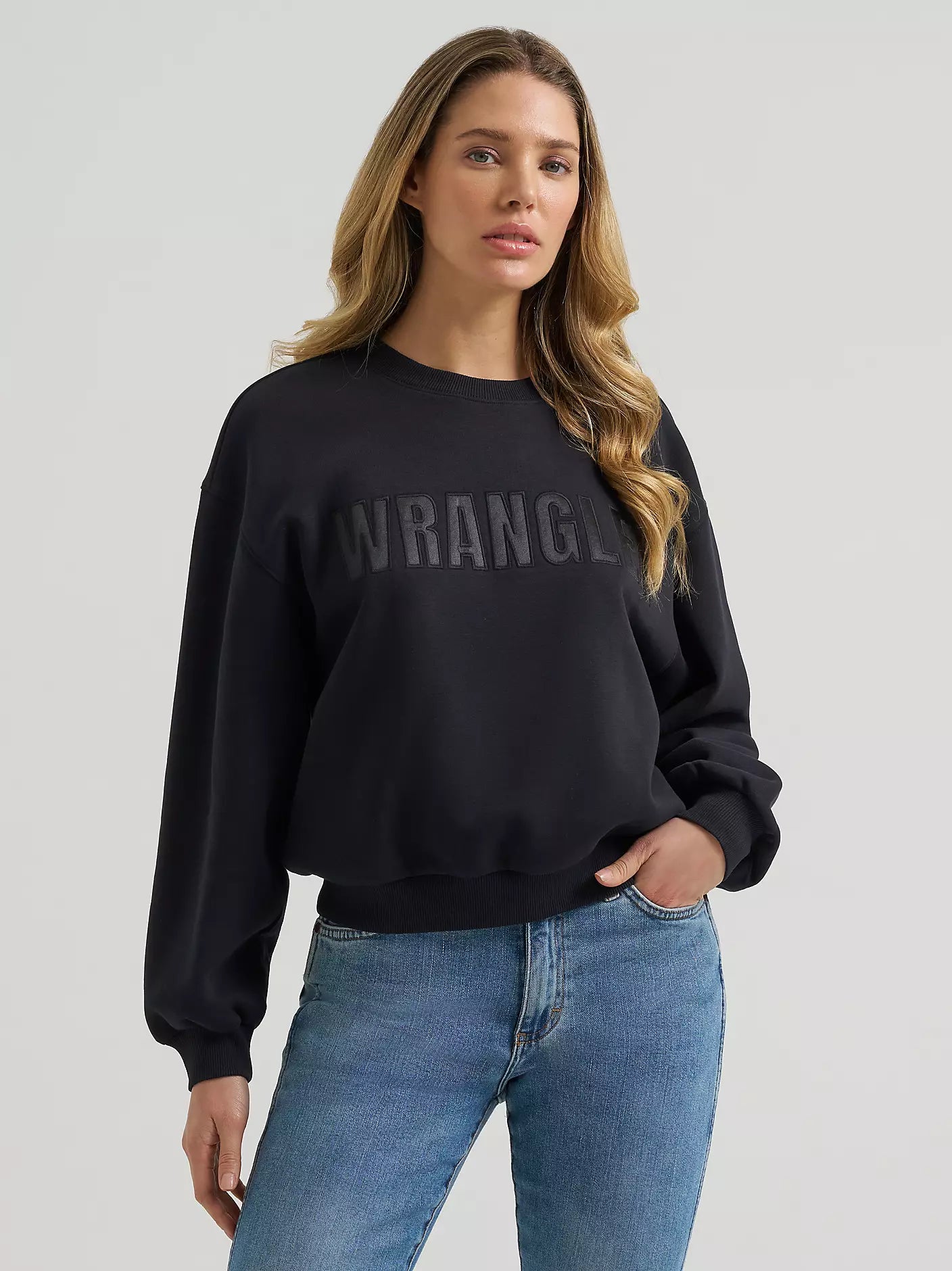 Wrangler Women's Logo Canyon Crew Pullover in Black Beauty