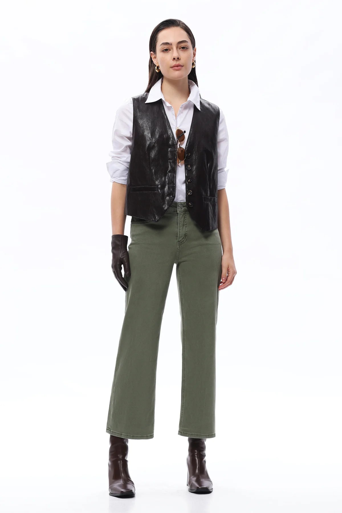 Bayeas Mid Rise Relaxed Cropped Straight Leg Pants in Green
