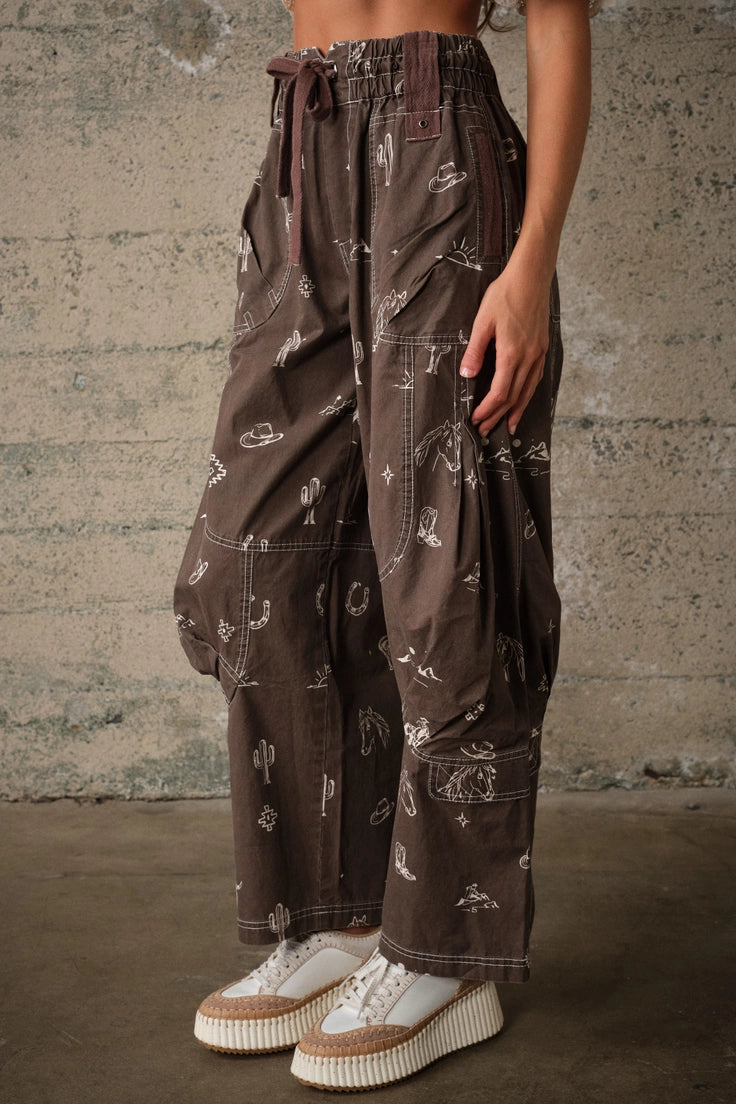 Western Print Cotton Cargo Pants in Chocolate