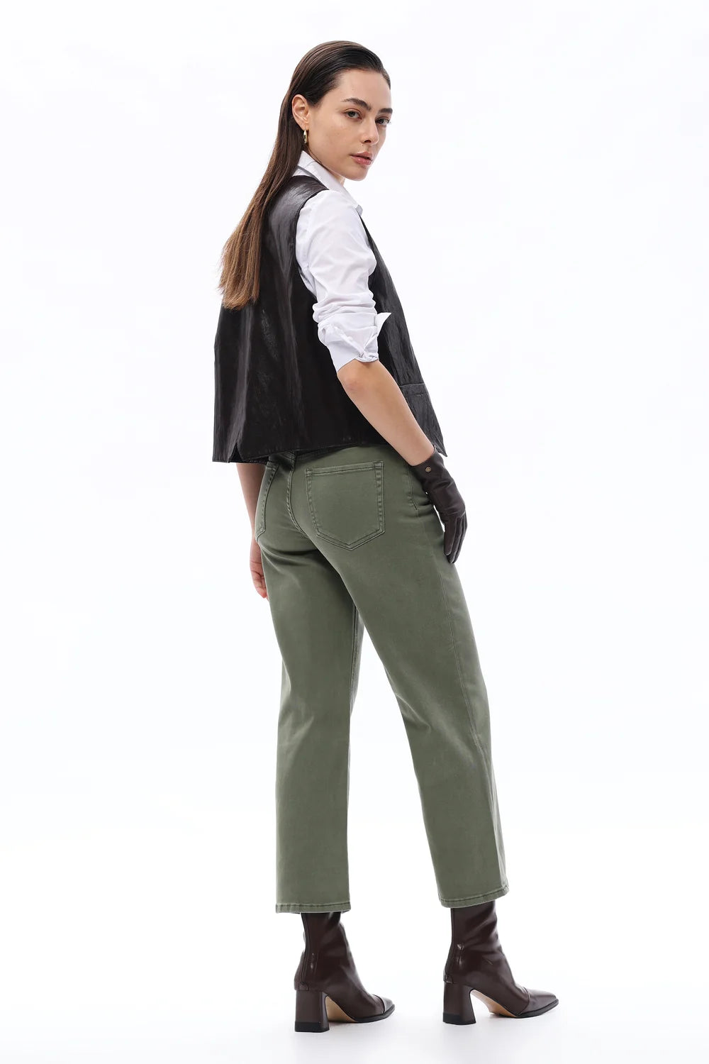 Bayeas Mid Rise Relaxed Cropped Straight Leg Pants in Green