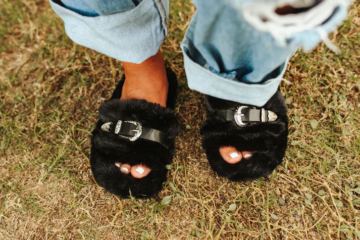 2 Fly Co. Midnight Home Buckles Slippers