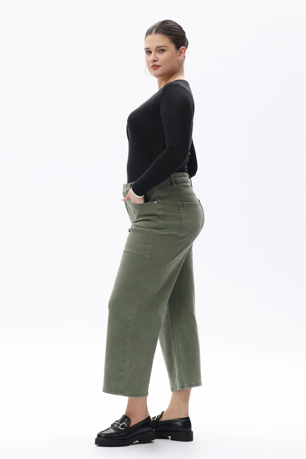 Bayeas Mid Rise Relaxed Cropped Straight Leg Pants in Green