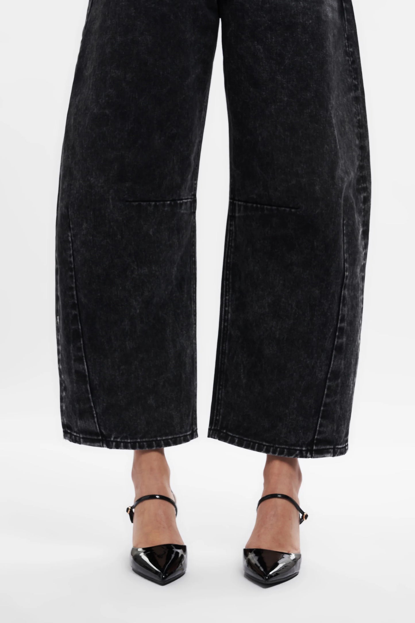 Bayeas Katia Tailored Barrel Leg Denim Jeans in Black