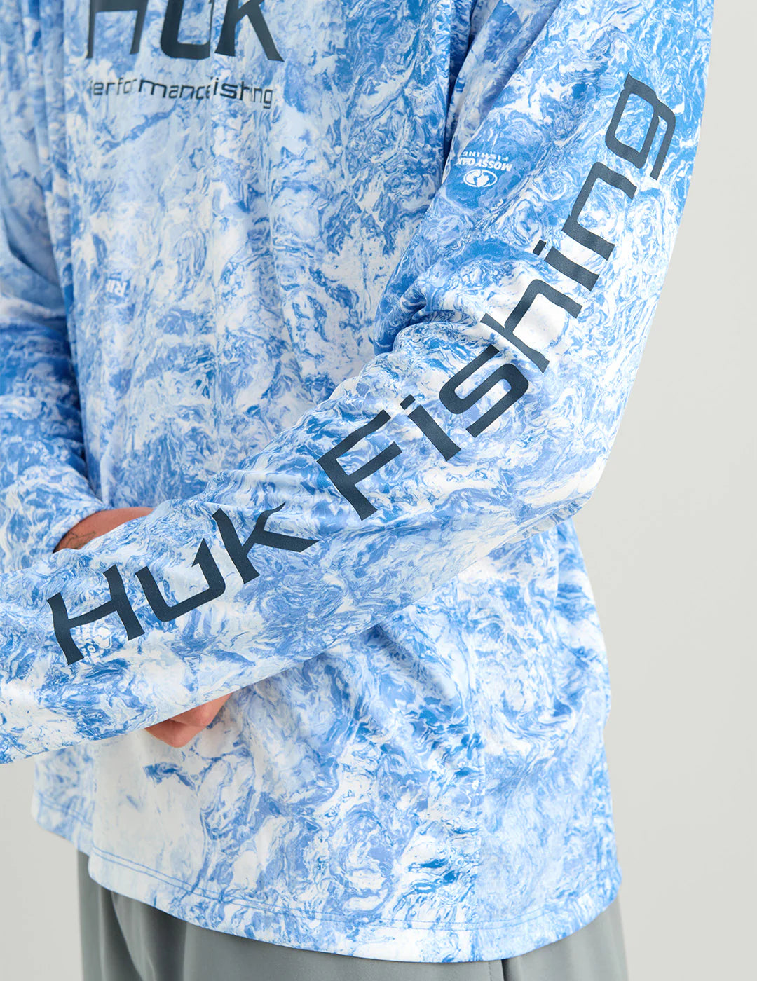 Huk Pursuit Performance Hoodie in Mossy Oak Regatta