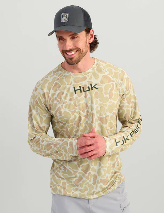 Huk Airweight KC Printed Crew in KC Sand Camo