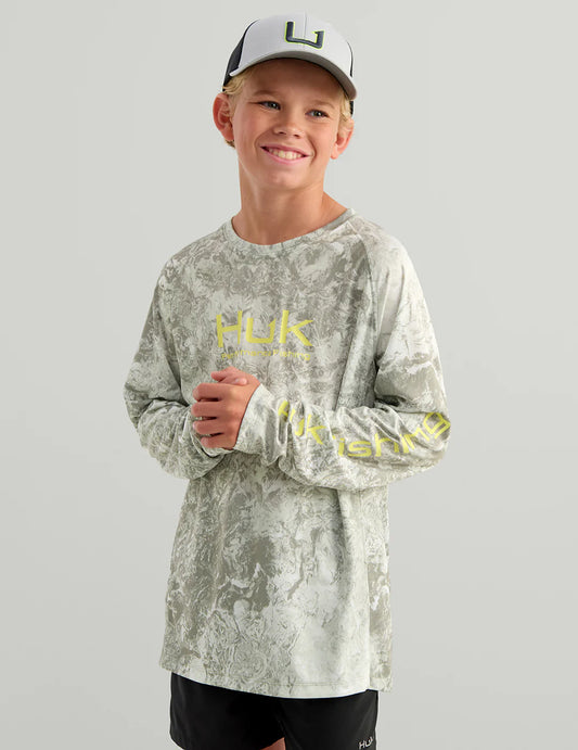 Huk Kids Pursuit Performance Crew in Mossy Oak Seagrass