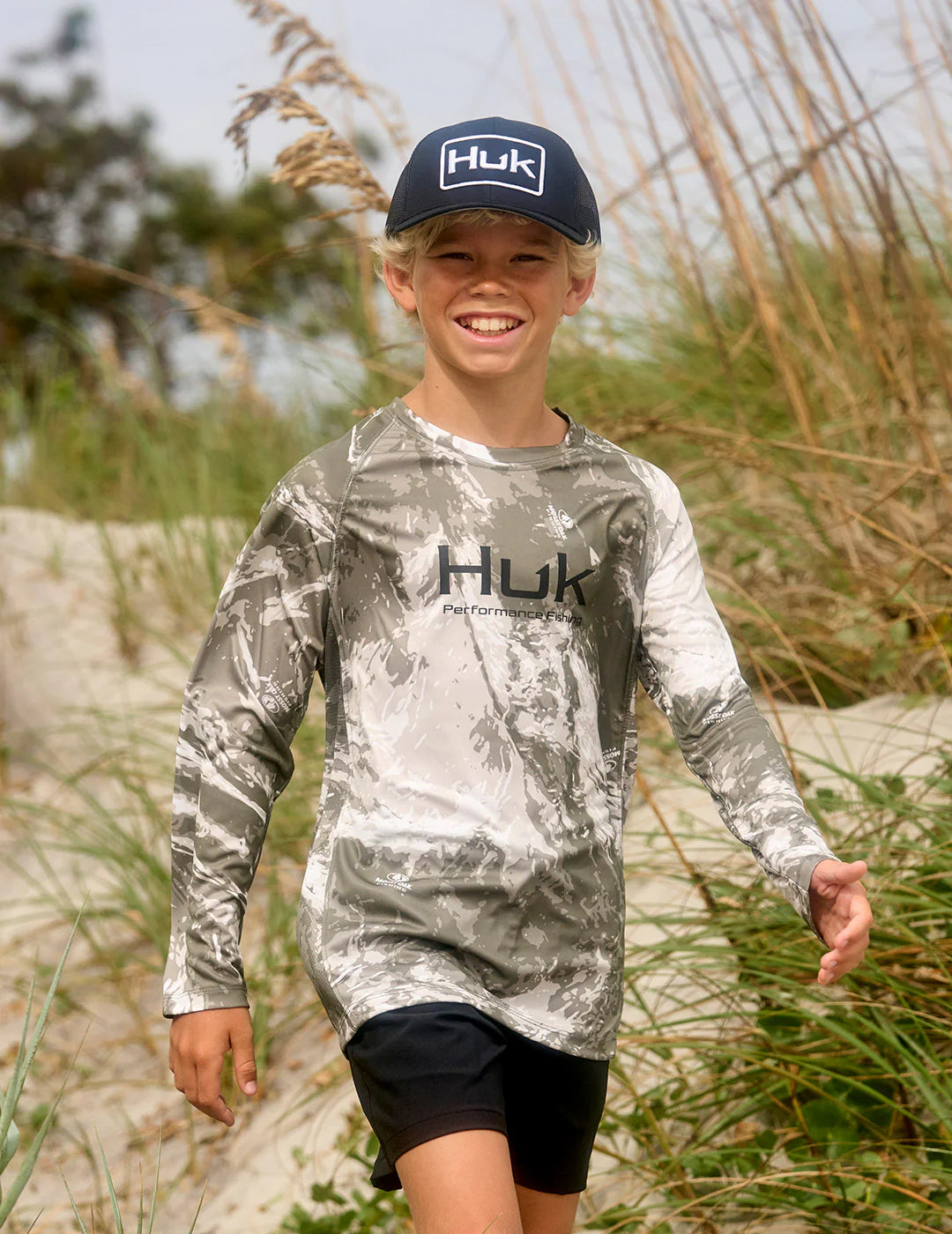 Huk Kids Mossy Oak Pursuit Performance Crew in Mossy Oak Stormwater Freshwater