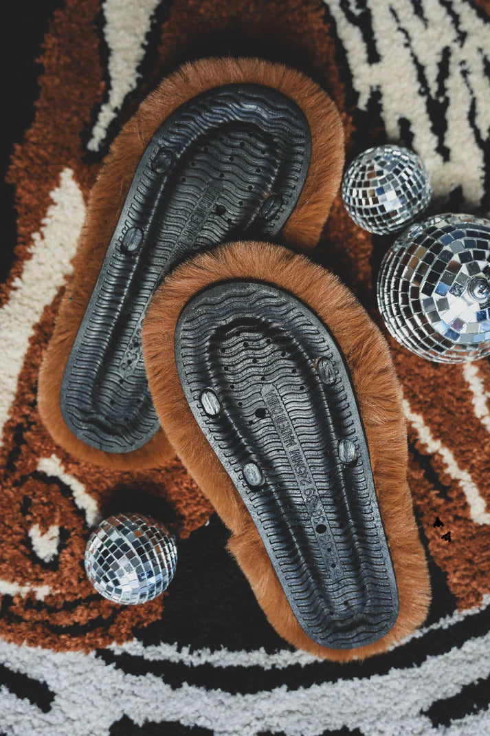 2 Fly Co. Midnight Home Buckles Slippers