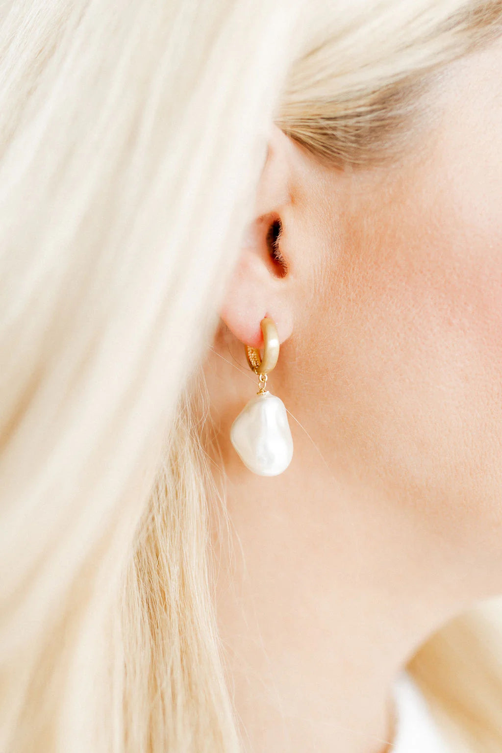 Linny Co Melanie Gold Pearl Earrings