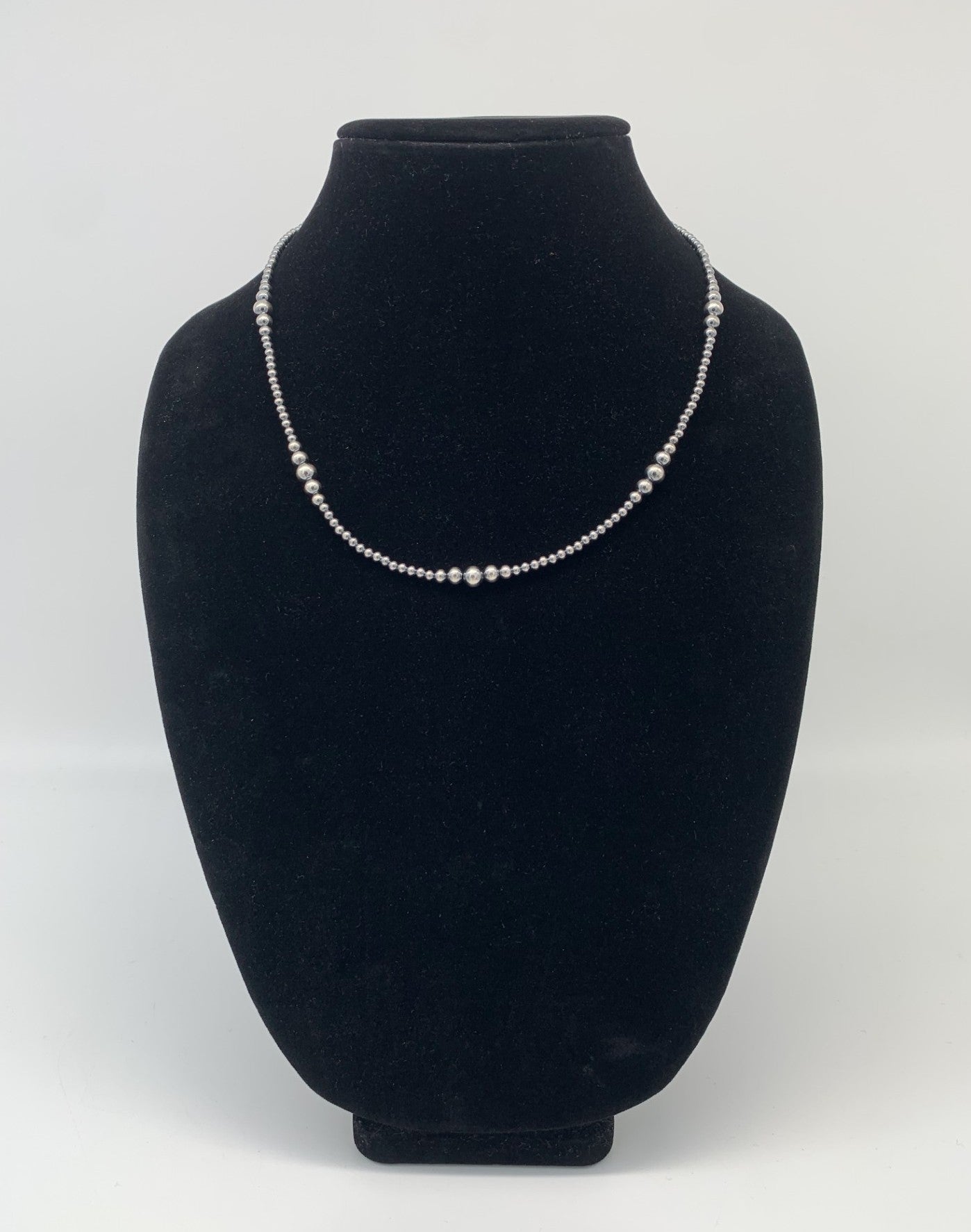 18" Multi-Size Navajo Pearl Necklace