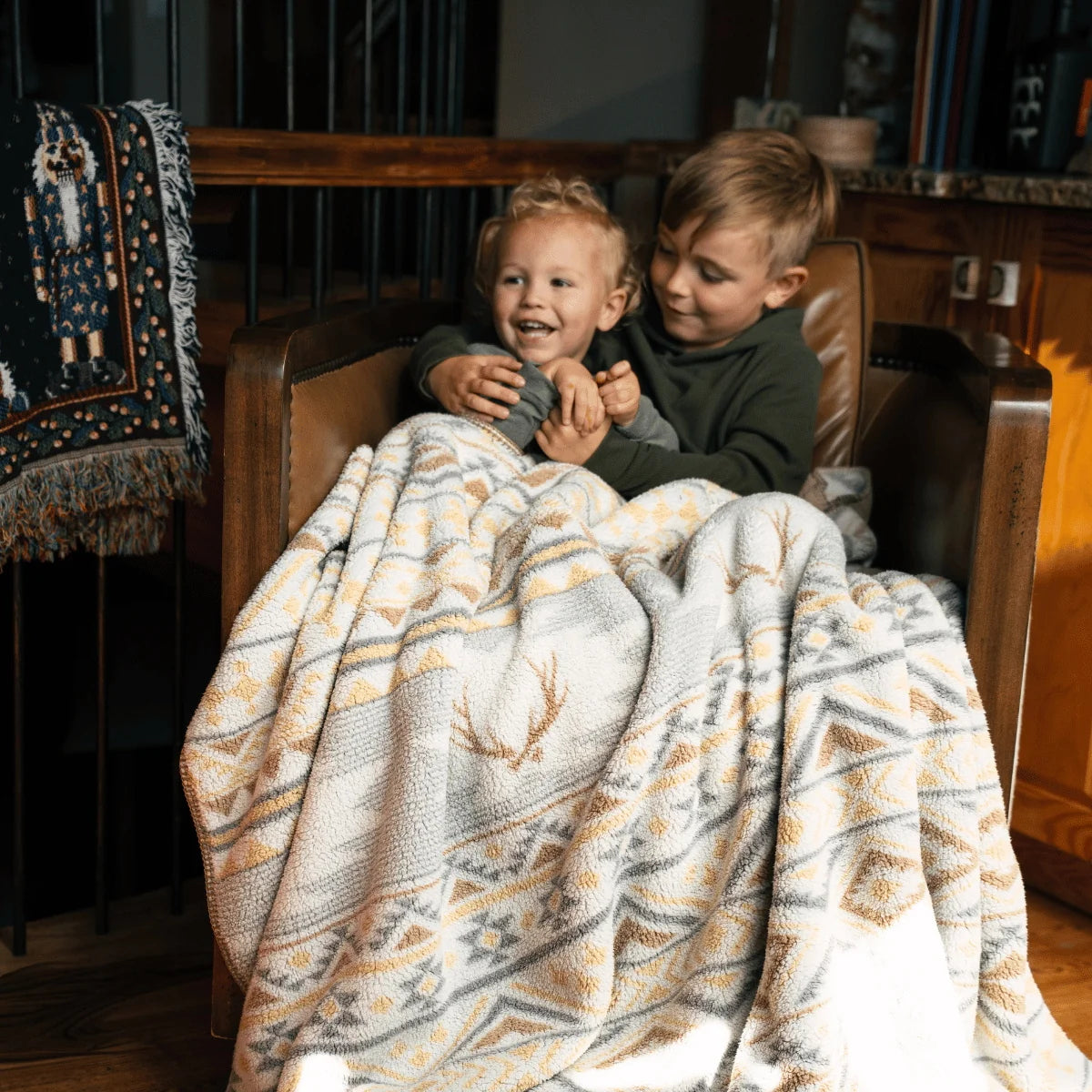 Burlebo Sherpa Blanket in Whitetail Aztec Cream