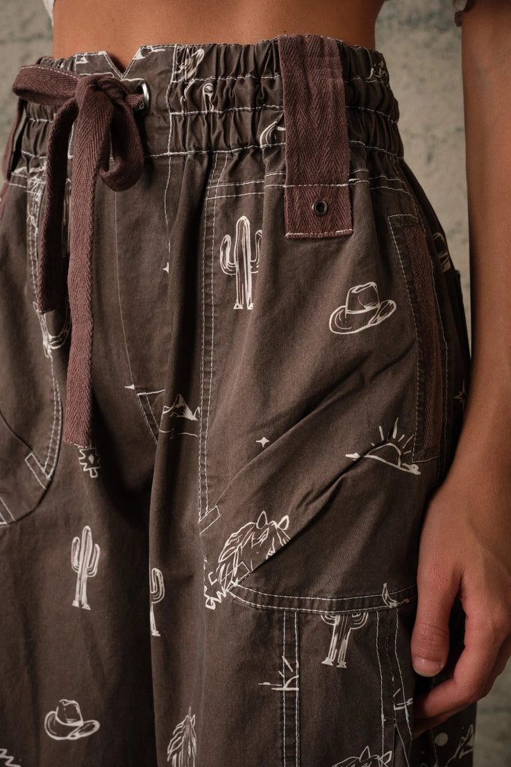 Western Print Cotton Cargo Pants in Chocolate