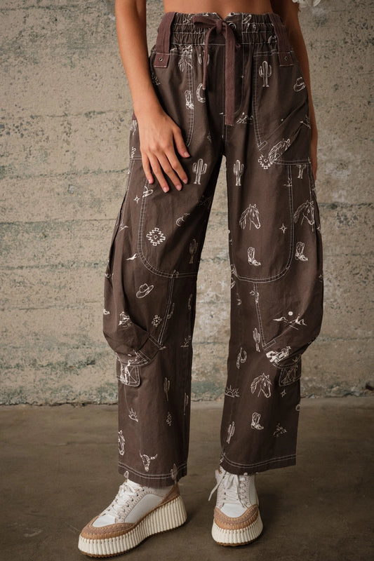 Western Print Cotton Cargo Pants in Chocolate